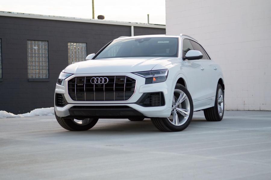  Audi Q8 55 TFSI Quattro 2018 года  (NA) (фото 1 из 32)